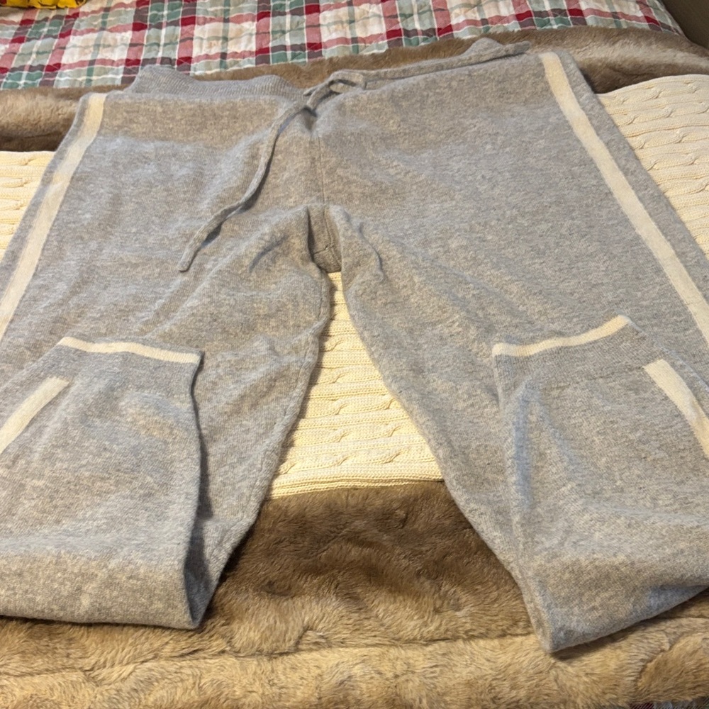 Gray Cashmere Jogger Sweatpants with White Stripes EUC size large